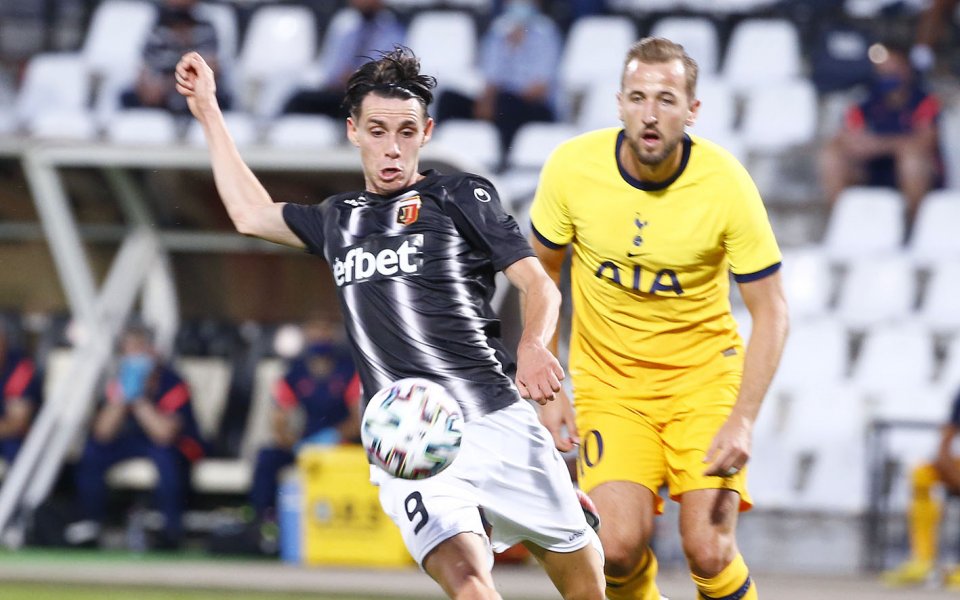 Локомотив Пловдив загуби с 1:2 от Тотнъм в среща от