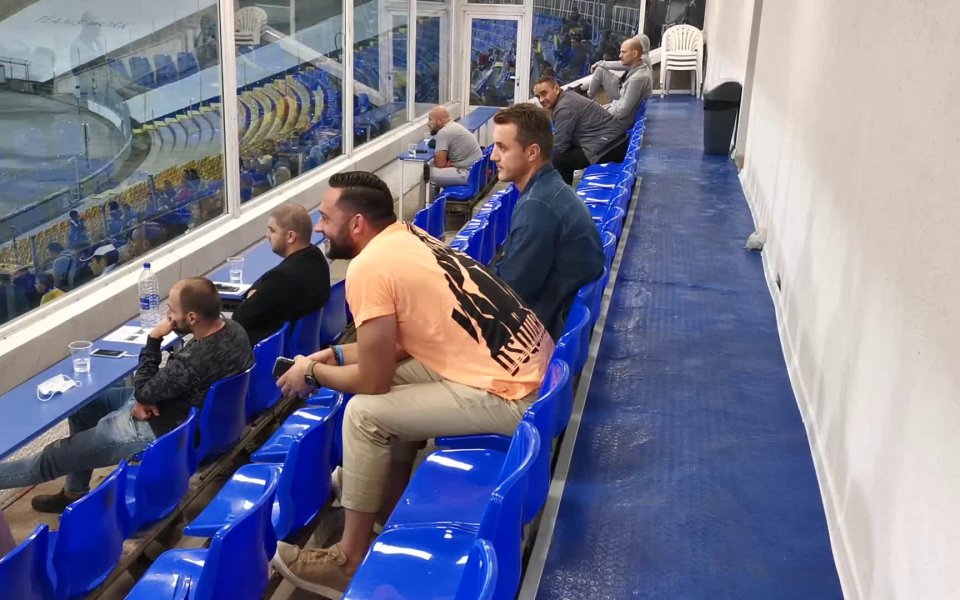 .native-ad-suggested-news { position: relative; margin-bottom: 40px; width: 100%; padding: 20px