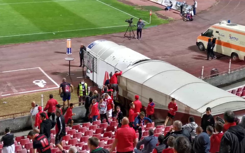 .native-ad-suggested-news { position: relative; margin-bottom: 40px; width: 100%; padding: 20px