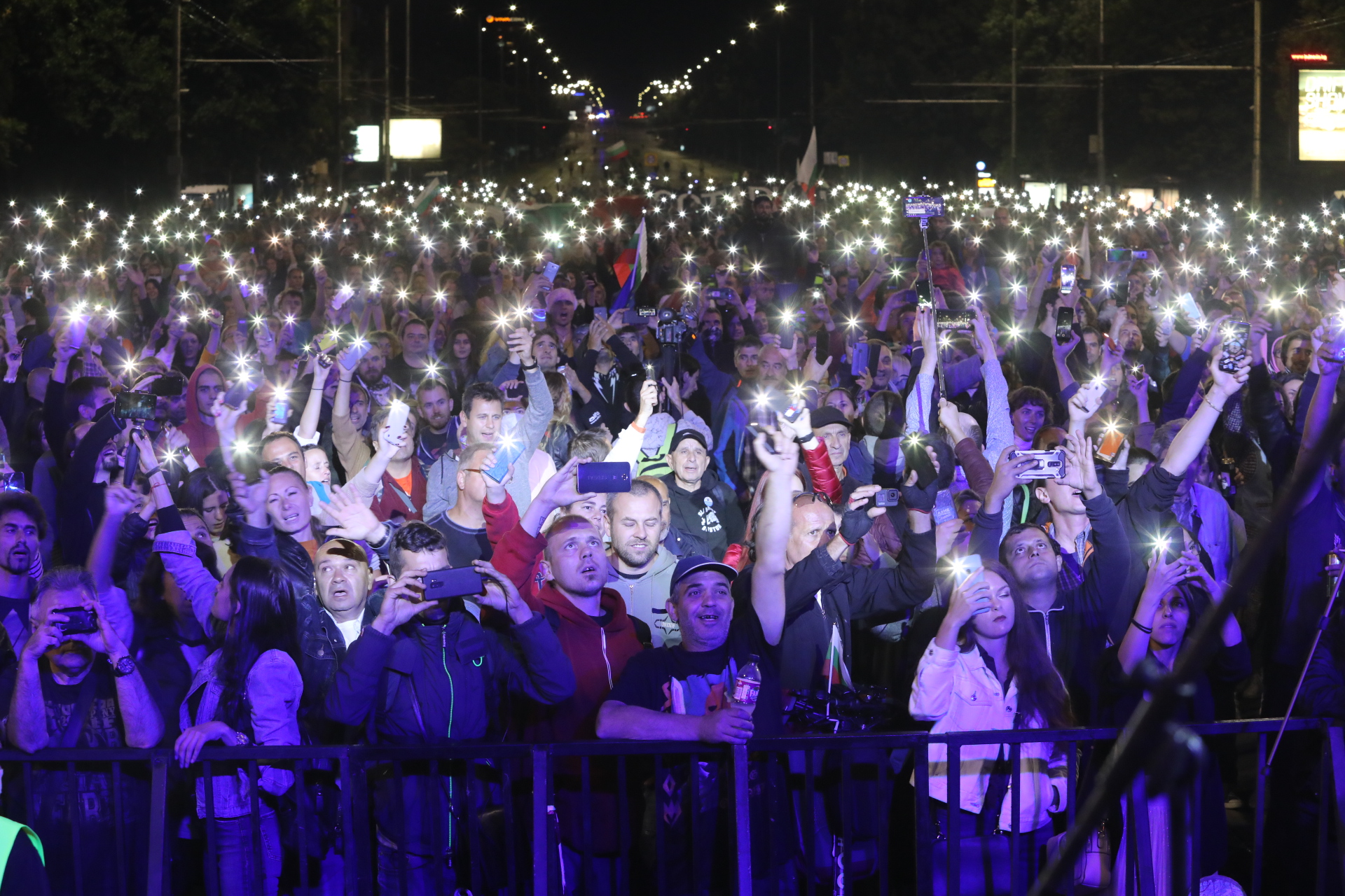 <p>Митинг-концерт блокира &quot;Орлов мост&quot;</p>