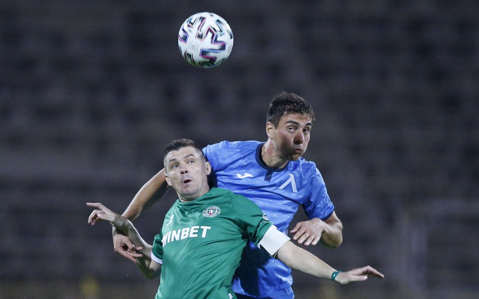 Левски и Ботев Враца играят при резултат 0:0 в двубой