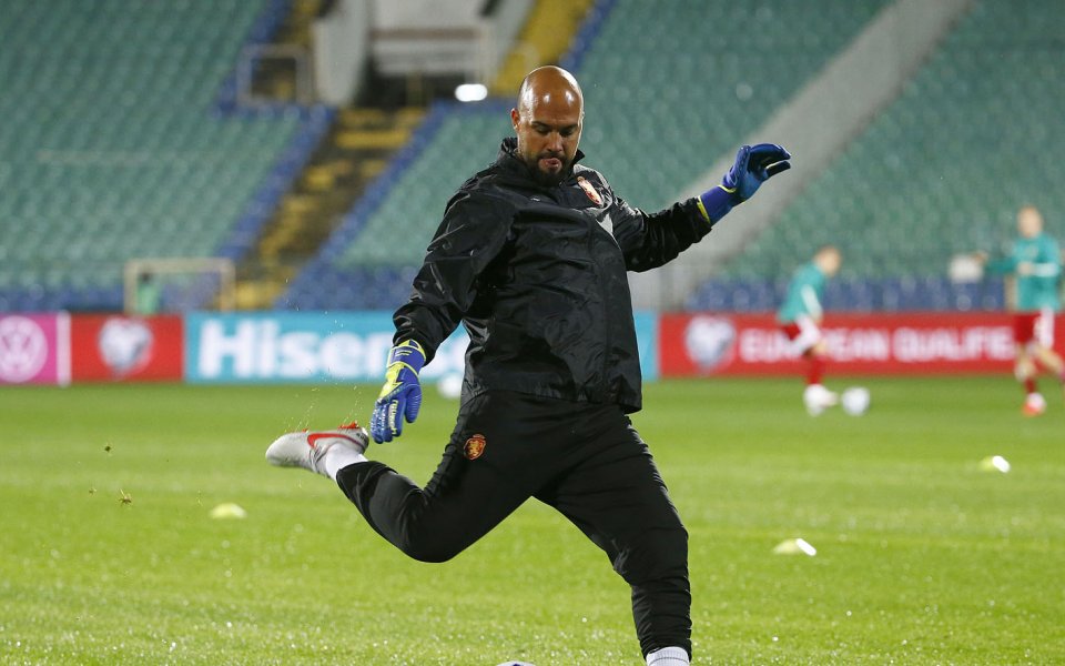 Вратарят на Левски Николай Михайлов ще бъде капитан на България