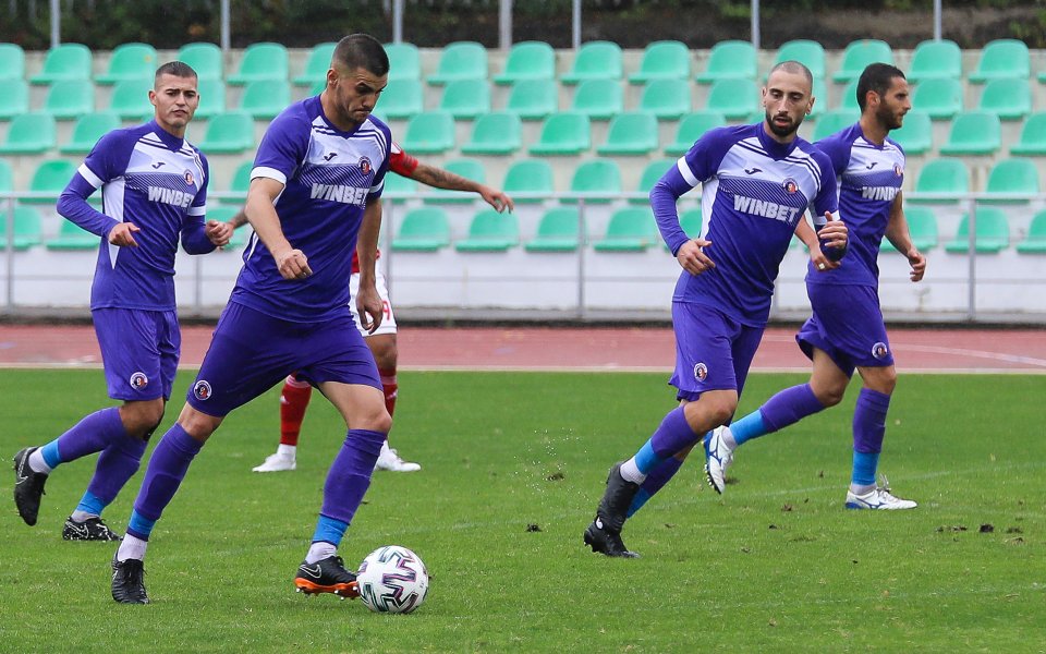 3 домакински мача и 2 гостувания предстоят за формациите на