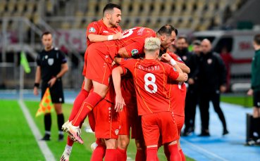 Футболистите от националния отбор на Македония бяха причакани празнично от