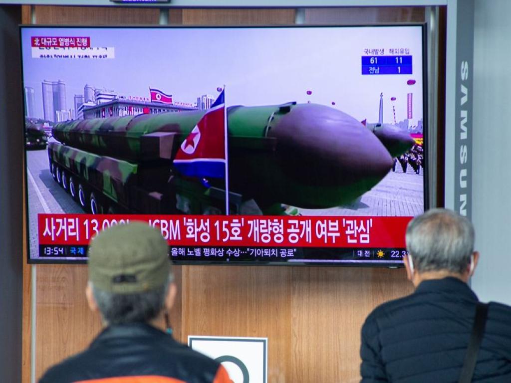 Северна Корея е изстреляла днес над 60 артилейски снаряда от