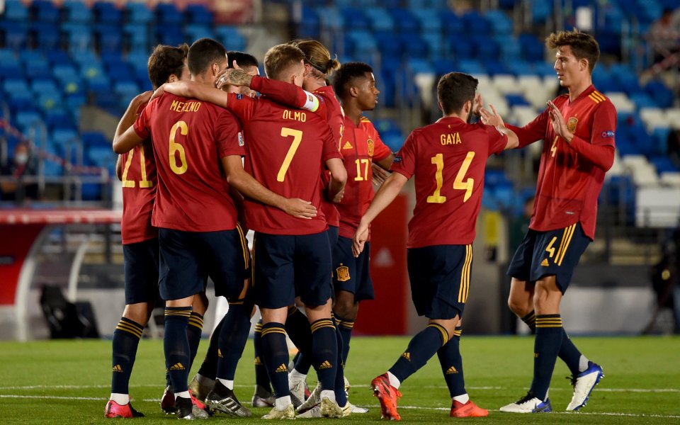 Отборите на Испания и Швейцария играят при резултат 1:0 в
