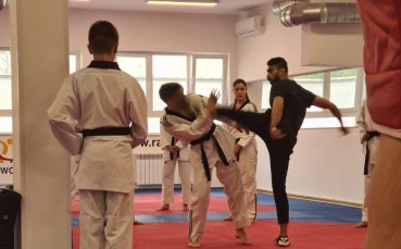 От днес официално Фарзад Золхадри бе назначен за треньор на