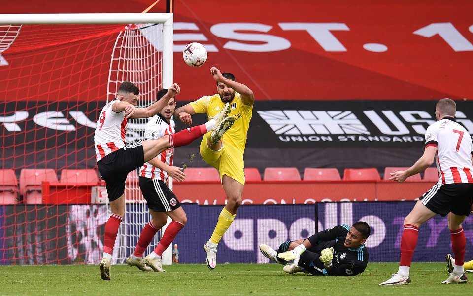 Резервата Били Шарп вкара късна дузпа, за да осигури на