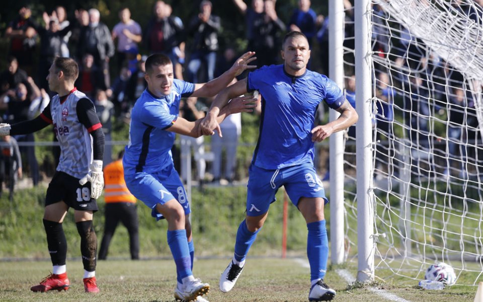 Партизан Червен бряг и Левски играят при рзултат 1:3 в