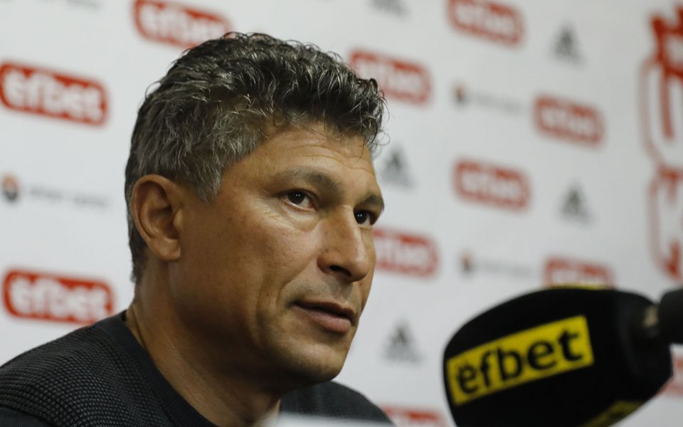 Треньорът на ЦСКА 1948 Красимир Балъков говори пред медиите преди