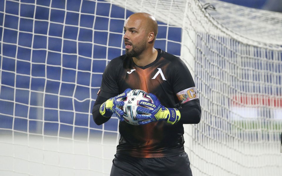 Титулярният вратар на Левски Николай Михайлов не е започнал подготовка