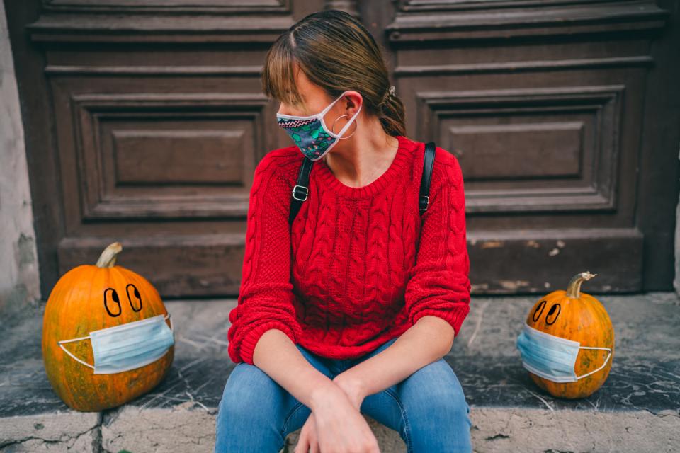 Хелоуин маска жена коронавирус тиква