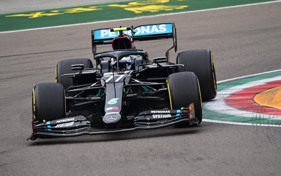 Люис Хамилтън спечели Гран при на Емилия Романя и записа