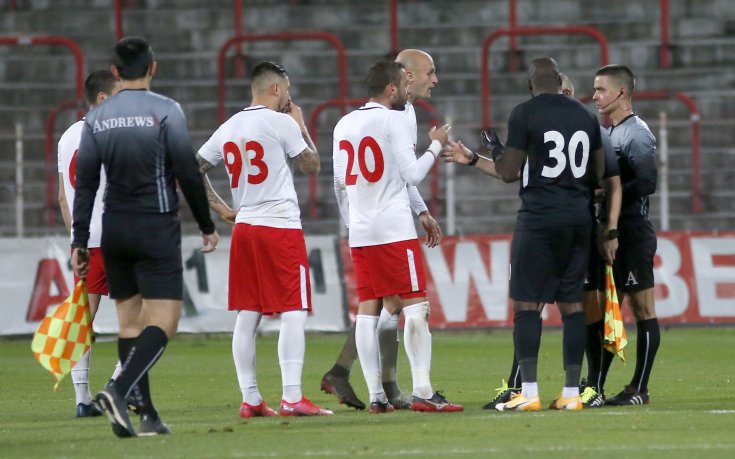 Играчите на Царско село бесни на съдията, изгониха капитана им