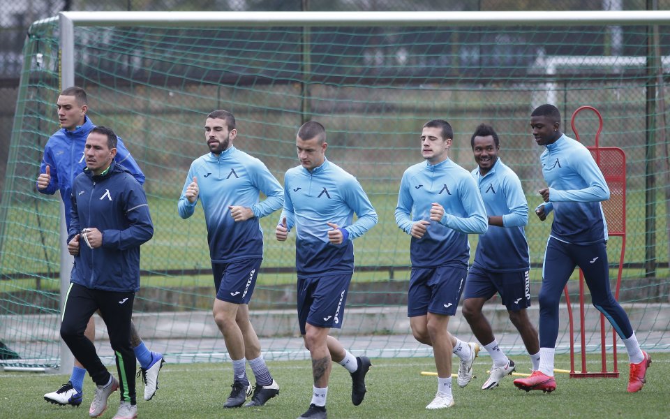 На нови тестове за COVID-19 ще бъдат подложени днес играчи,