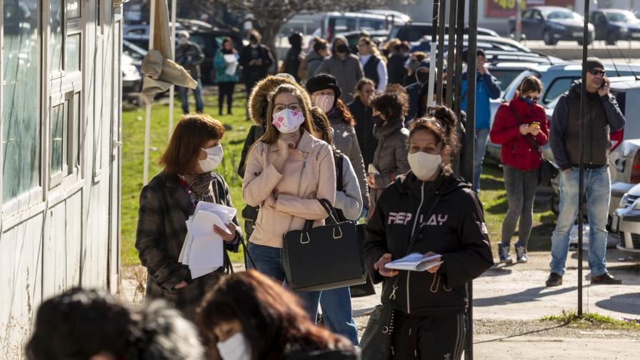 Галъп: Над 50% от българите смятат, че коронавируса е просто силен грип