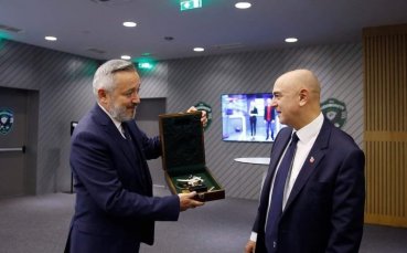 Президентът на Тотнъм Даниел Леви получи ценен подарък от ръководството