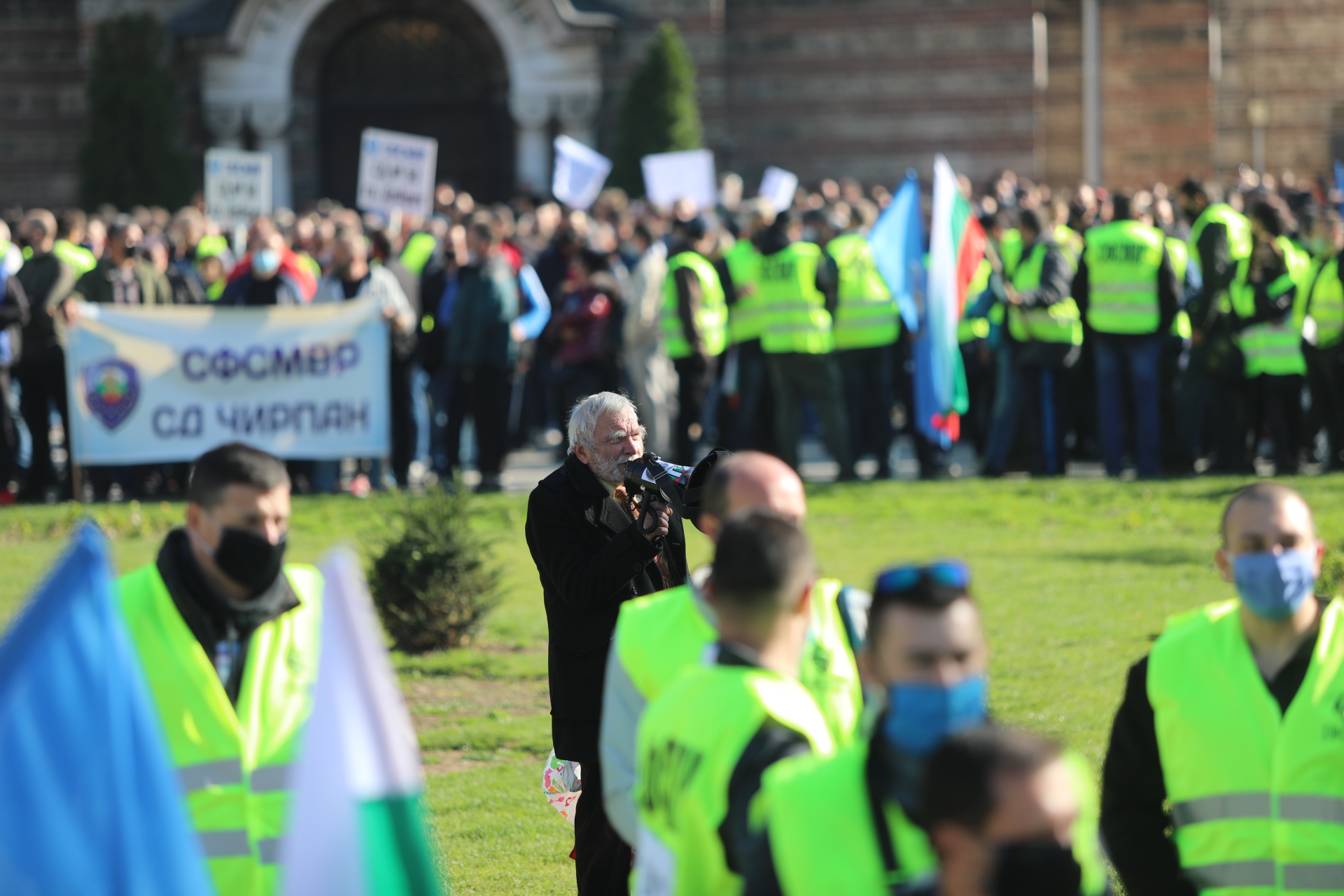 <p>Полицаите излязоха на протест на професионалния си празник - 8 ноември. Исканията им са за 30-процентно увеличение на заплатите в системата на МВР</p>