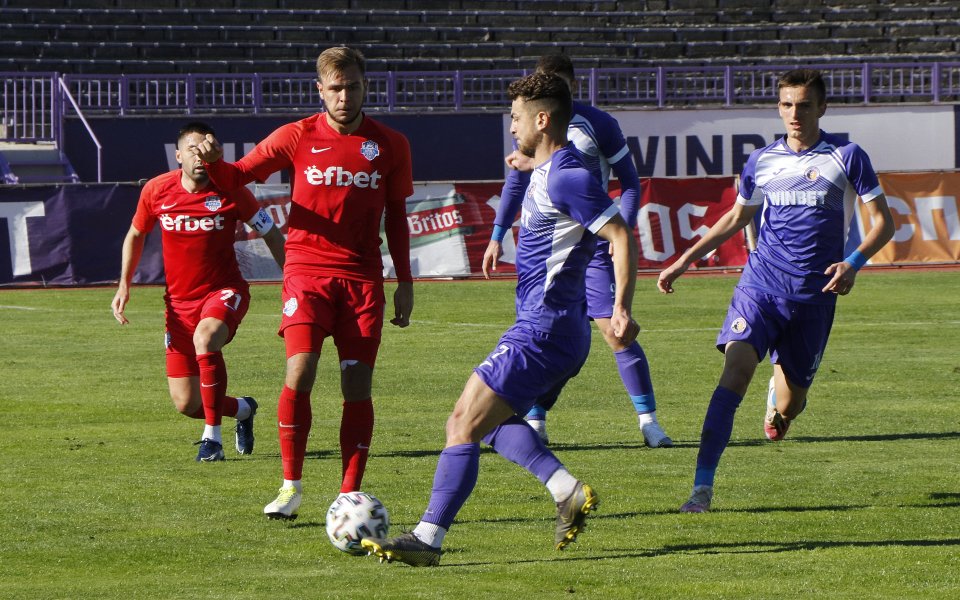 Отборите на Етър и Арда се срещат в двубой от