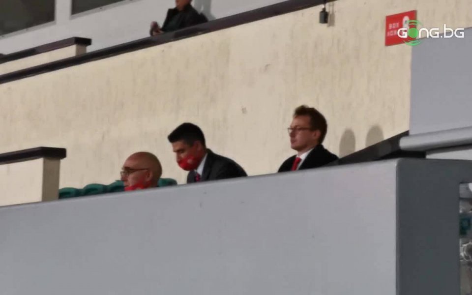 Ръководството на ЦСКА 1948 е заело местата си в ложата