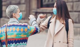 <p>Колко време болните от COVID-19 пренасят заразата</p>