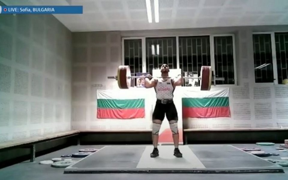 България завърши със злато и бронз на онлайн Световната купа по щанги