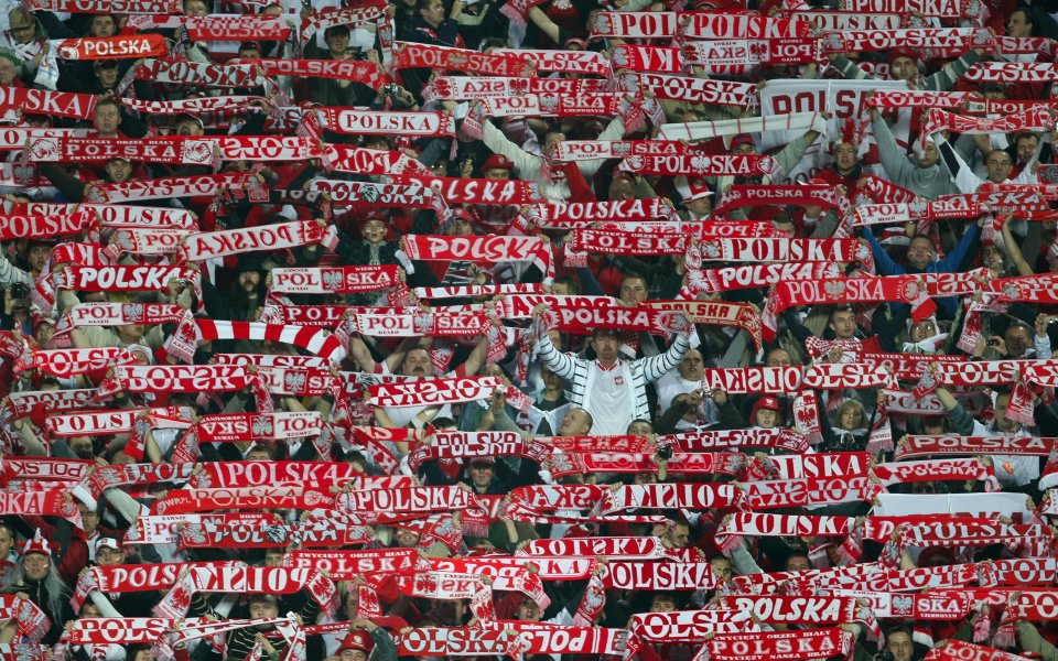 Нидерландия спря мераците на Полша за второто място след обрат в края