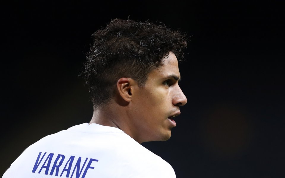 Отборът на Манчестър Юнайтед продължава да следи защитника на Реал