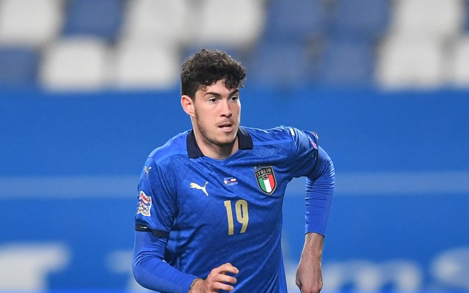 Интер е в напреднали преговори с италианския национал Алесандро Бастони