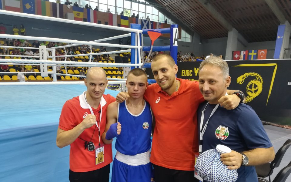 Ясен Радев е на крачка от златото на Европейското по бокс за юноши