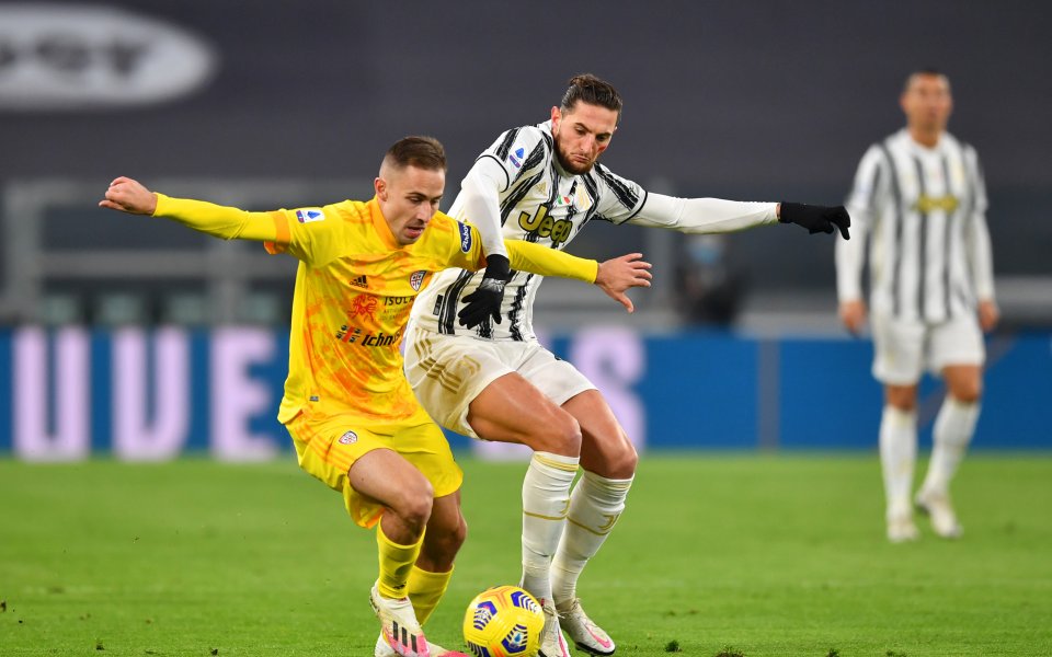 Ювентус и Каляри играят при резултат 1:0 на &bdquo;Алианц Стейдиъм&ldquo;