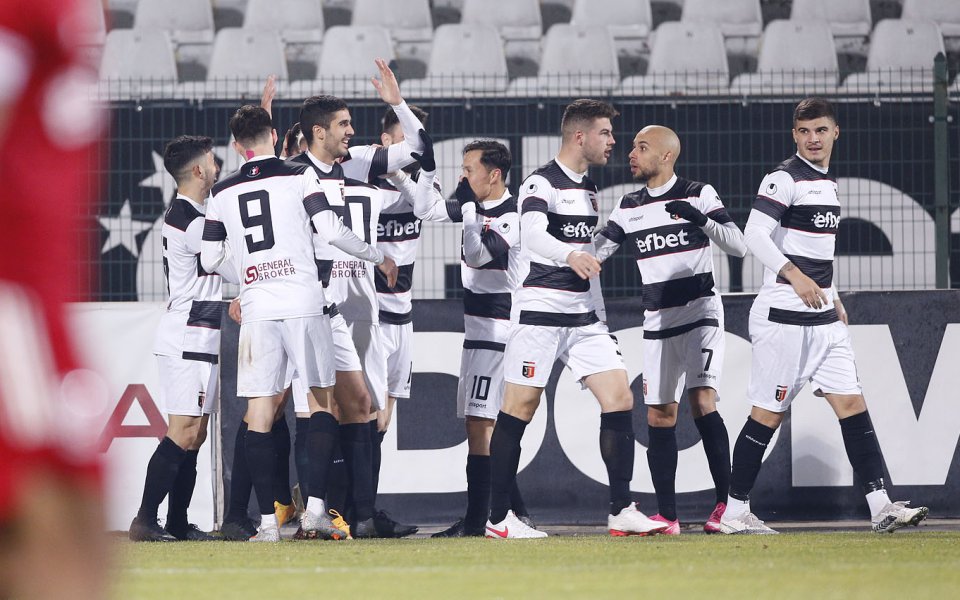 Отборите на Локомотив Пловдив и ЦСКА 1948 играят при в