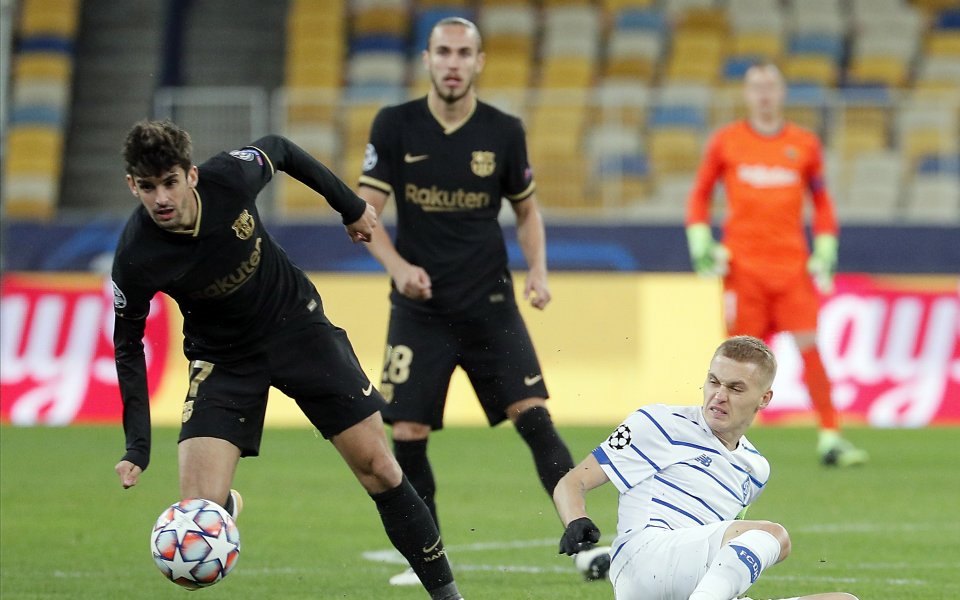 Отборите на Динамо Киев и Барселона играят при резултат 0:0