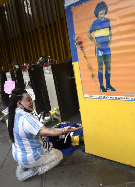 Аржентина скърби за Диего Мародона1
