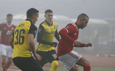 Под гъстата столична мъгла: ЦСКА повторно преклони глава пред Йънг Бойс