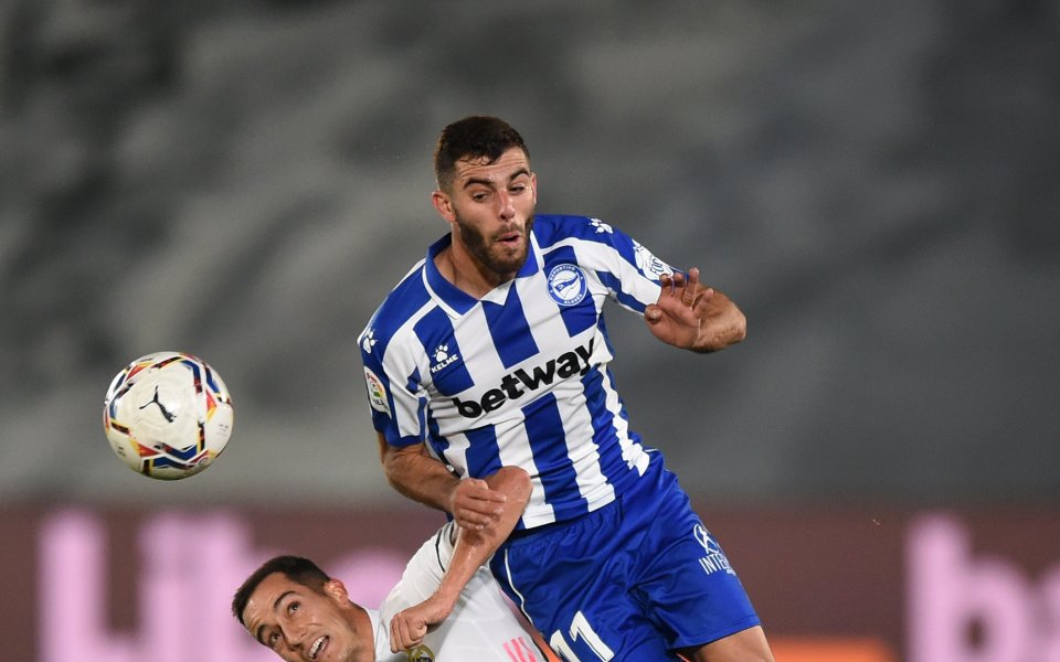 Реал Мадрид и Алавес играят при 0:1 в мач от