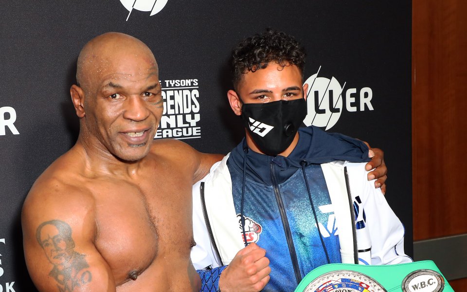 Легендата на бокса Майк Тайсън се завърна на ринга и