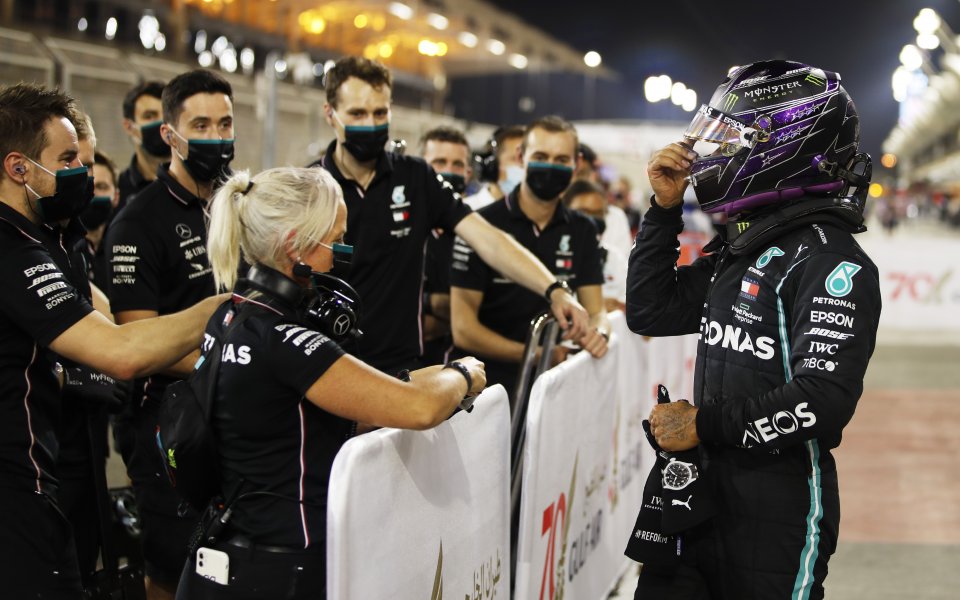 Люис Хамилтън спечели 98-ми полпозишън в кариерата си във Формула