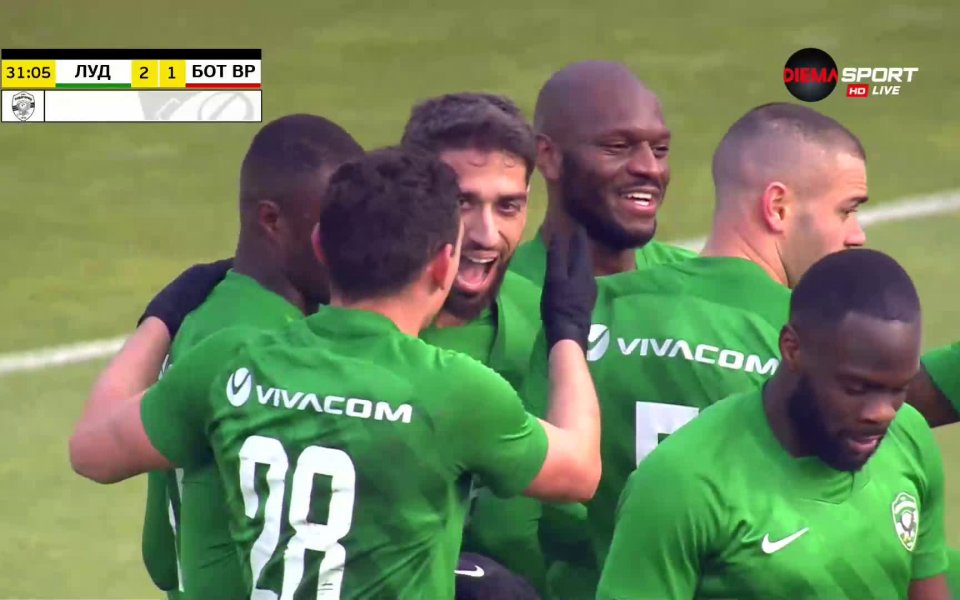 След половин час игра Лудогорец възстанови аванса си. Каули центрира