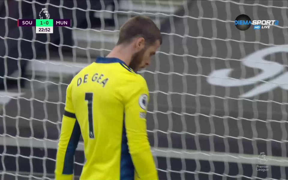 Ян Беднарек изведе "светците" напред в 23-ата минута. .native-ad-suggested-news {