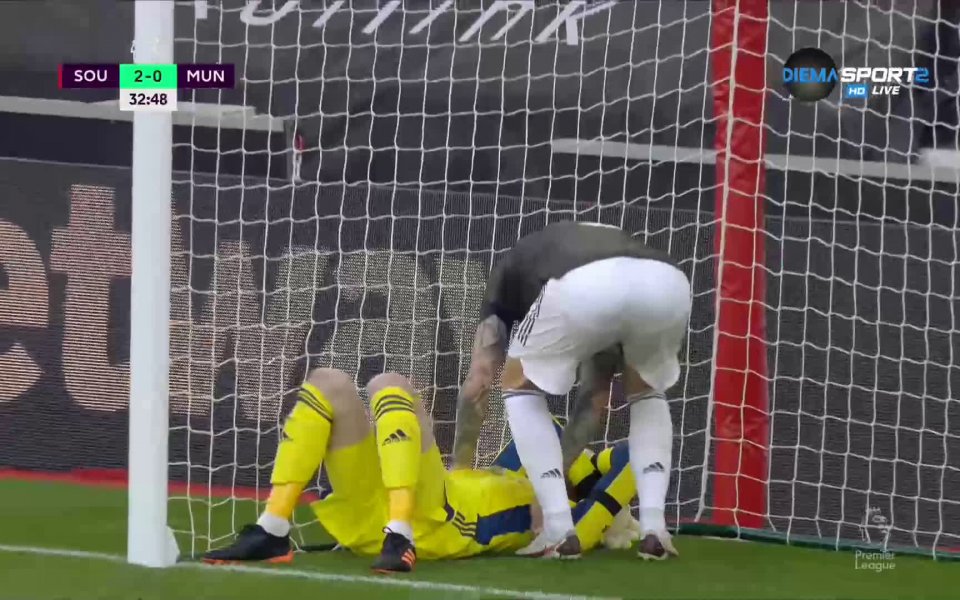 Саутхемптън води с 2:0 като домакин срещу Манчестър Юнайтед в