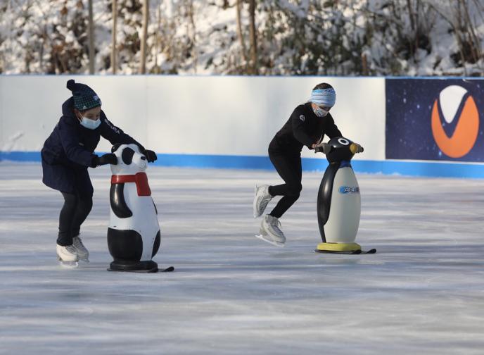 лед пързалка пързаляне сняг забава Ледената пързалка на стадион Юнак