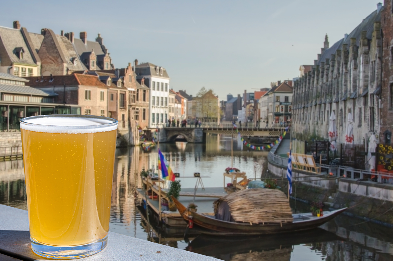 <p><strong>Белгийска бирена култура</strong> - В Белгия има хиляди видове бира и стотици пивоварни. Значението и културната важност на местното производство на пиво е официално признато от ЮНЕСКО през 2016 г.<br />
&nbsp;</p>