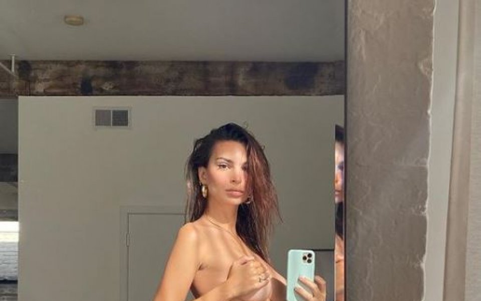 Емили Ратайковски е бременна в шестия месец, но това очевидно