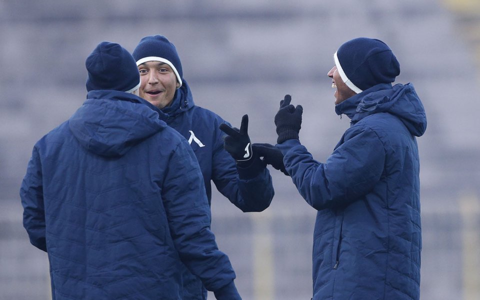 Отборите на Левски и Арда играят при резултат 0:0 в