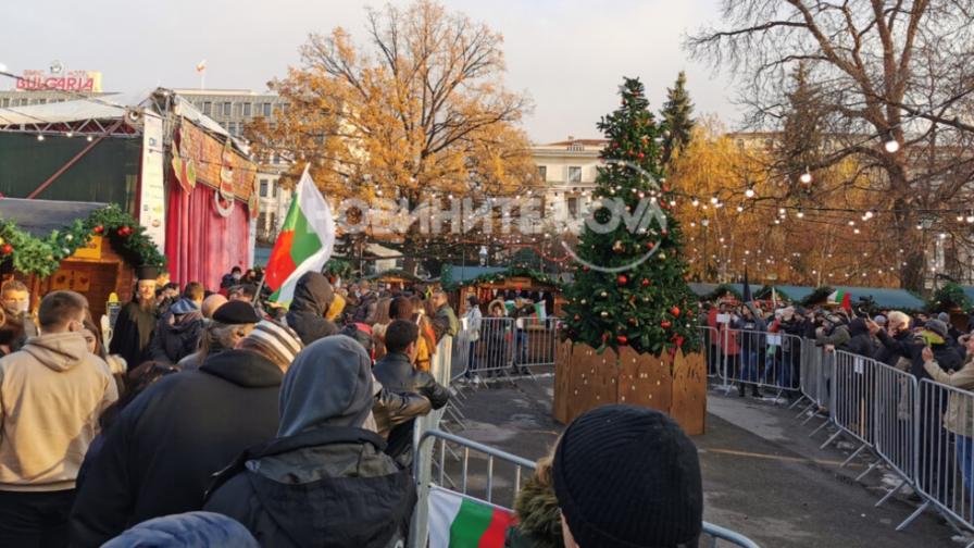 Напрежение в столицата, протестиращи нахлуха на Немския коледен базар