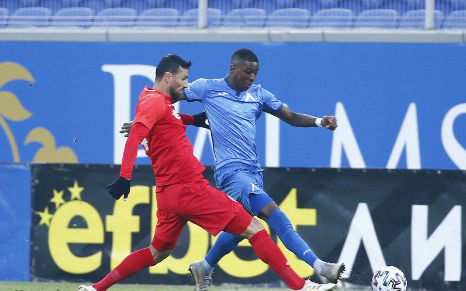 Отборите на Левски и Арда играят при резултат 0:1 в