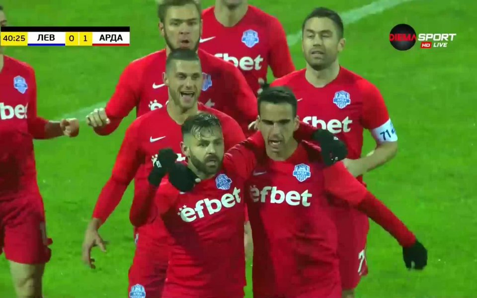 В 41-ата минута Спас Делев получи нова възможност от статично