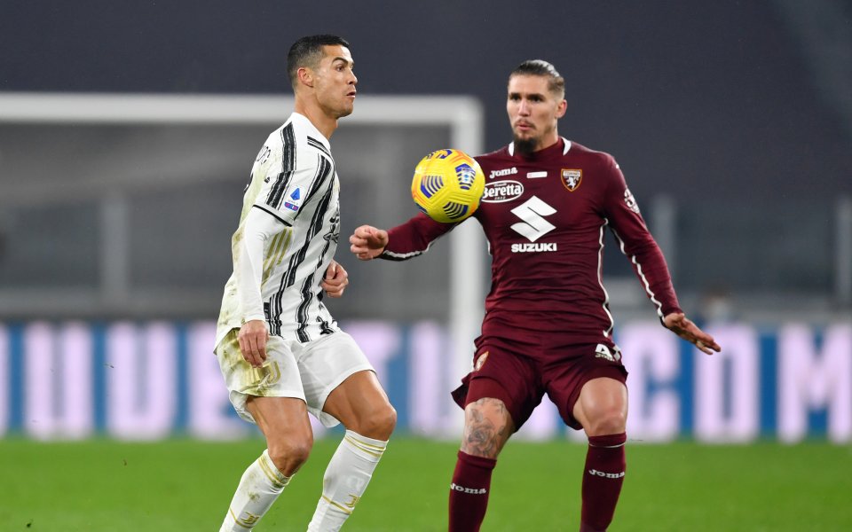 Ювентус и Торино играят при резултат 2:1 в поредното издание