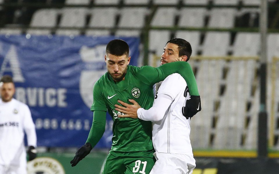 Повод за празненство имат днес в Лудогорец. Нападателят Димитър Митков